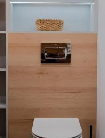 Silvia Karolinki 78 *