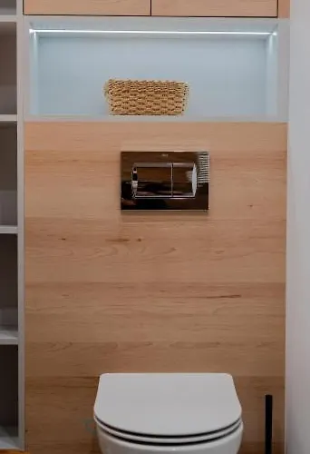 Silvia Karolinki 78 *